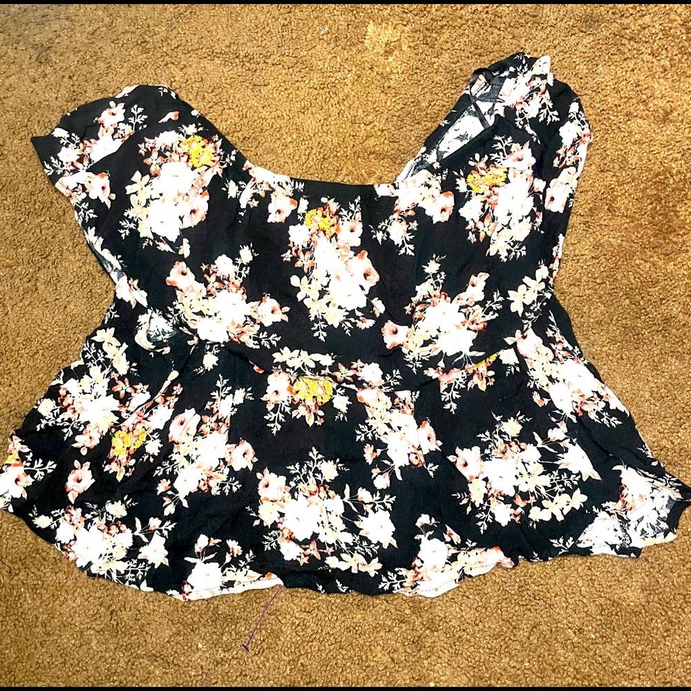 Flowy flower top